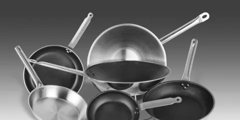 Vodnik za izbiro ponve: materiali, dimenzije in vzdrževanje